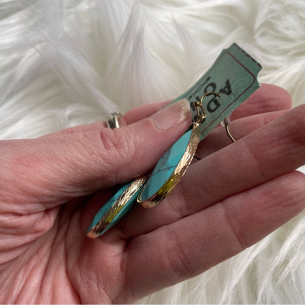 Pretty turquoise color dangle earrings - Picture 3 of 4
